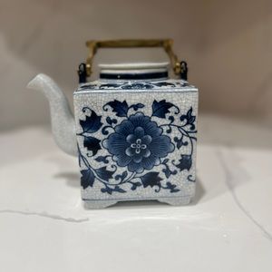 Decorative Chinoiserie Ceramic Porcelain Tea Pot with Brass Handle